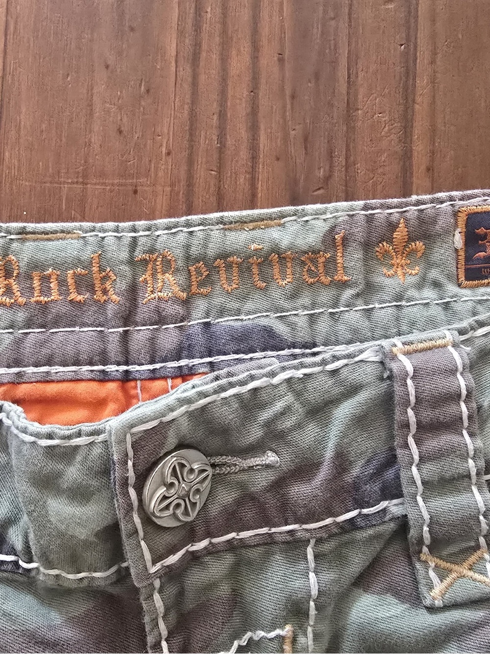 Like New! Men’s Rock Revival Shorts. Size 34. With 4 Shirts!!! Camo Shorts. - Picture 7 of 12